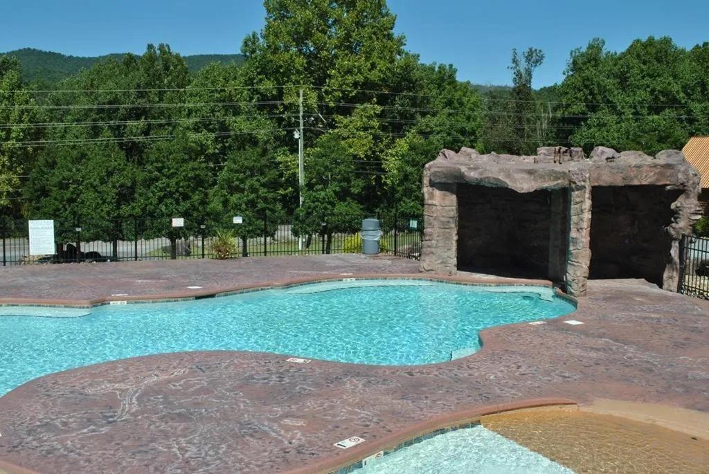 Holiday home Newly Remodeled, Pool Table, Pool, Gym, Hiking! Gatlinburg