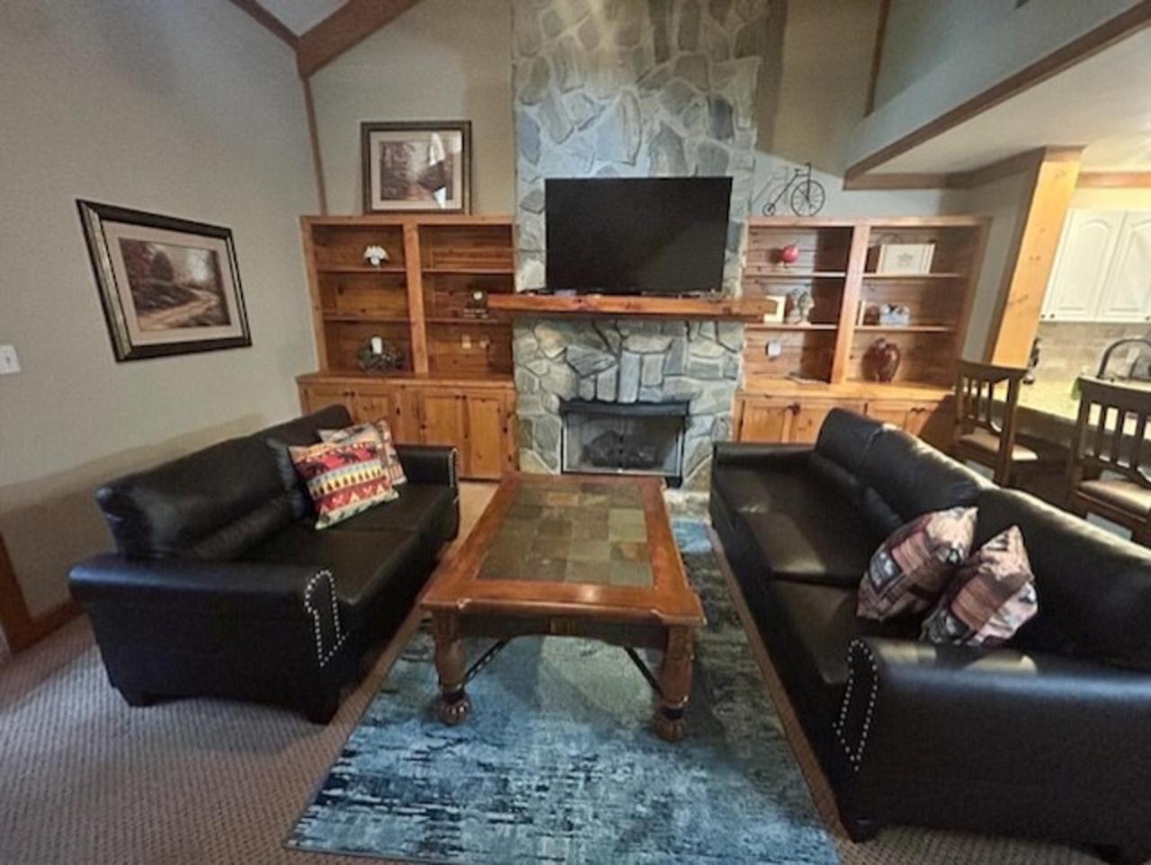 Newly Remodeled, Pool Table, Pool, Gym, Hiking! * Gatlinburg